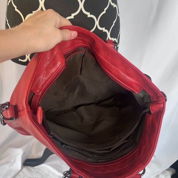 Large Power Red Leather Crossbody Shoulder Bag - Picture 7 of 9